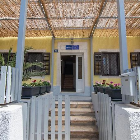 Hostel Flora Mali Losinj Exterior photo