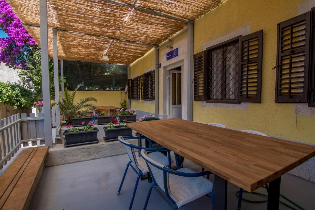 Hostel Flora Mali Losinj Exterior photo