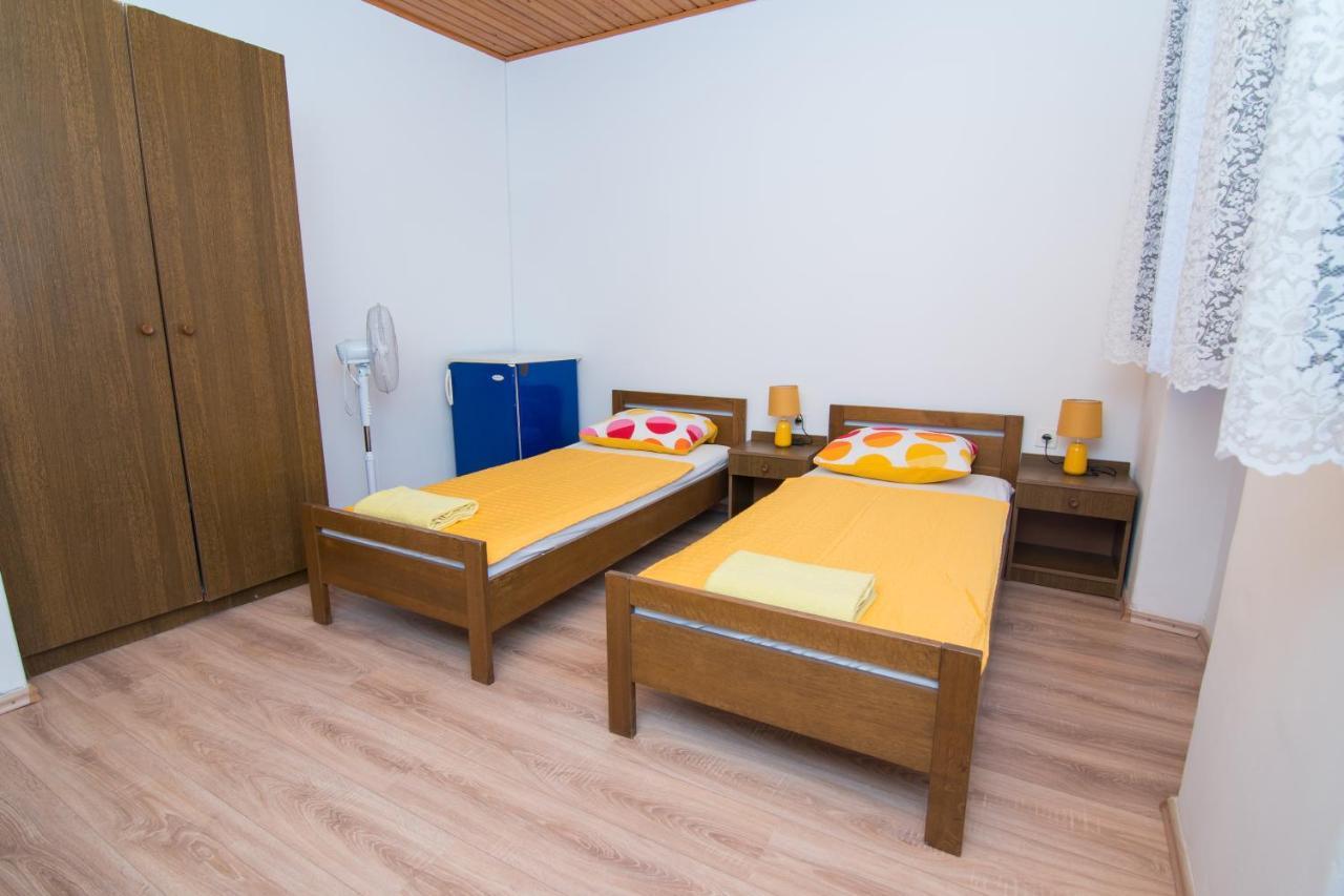 Hostel Flora Mali Losinj Exterior photo