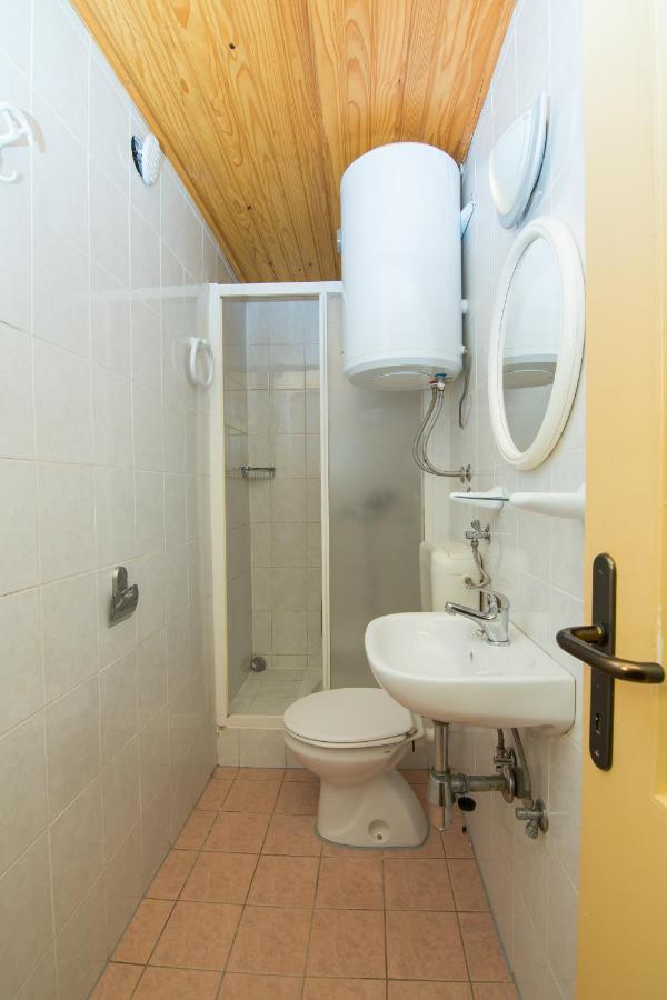 Hostel Flora Mali Losinj Exterior photo