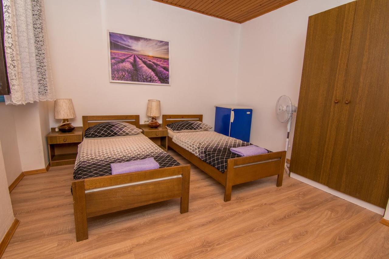 Hostel Flora Mali Losinj Exterior photo