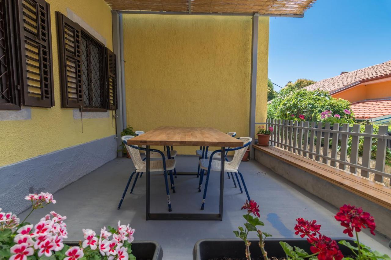 Hostel Flora Mali Losinj Exterior photo